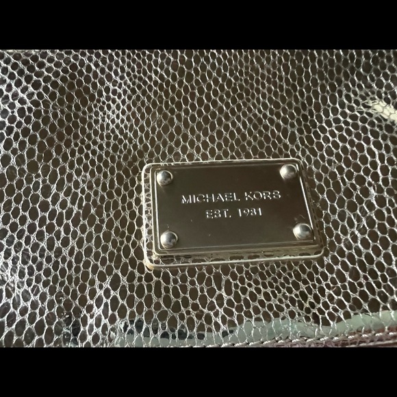 Michael Kors gold Snake skin print wristlet - Picture 4 of 7